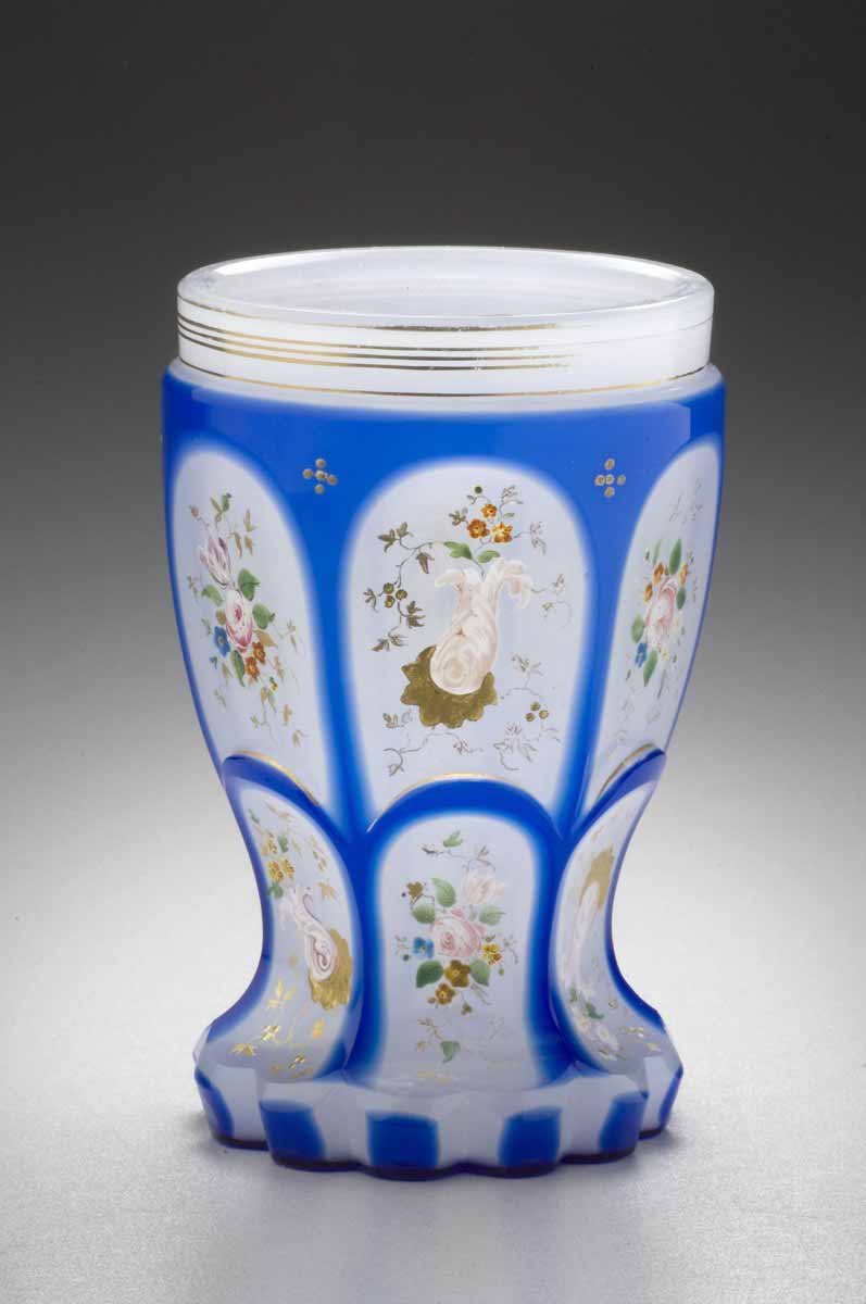 Biedermeierová číše