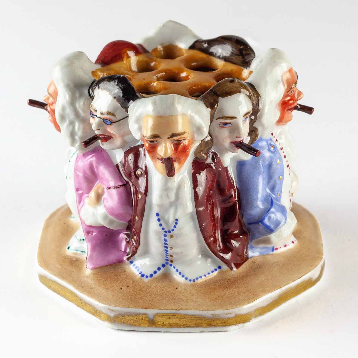 Figurální stojánek na cigára