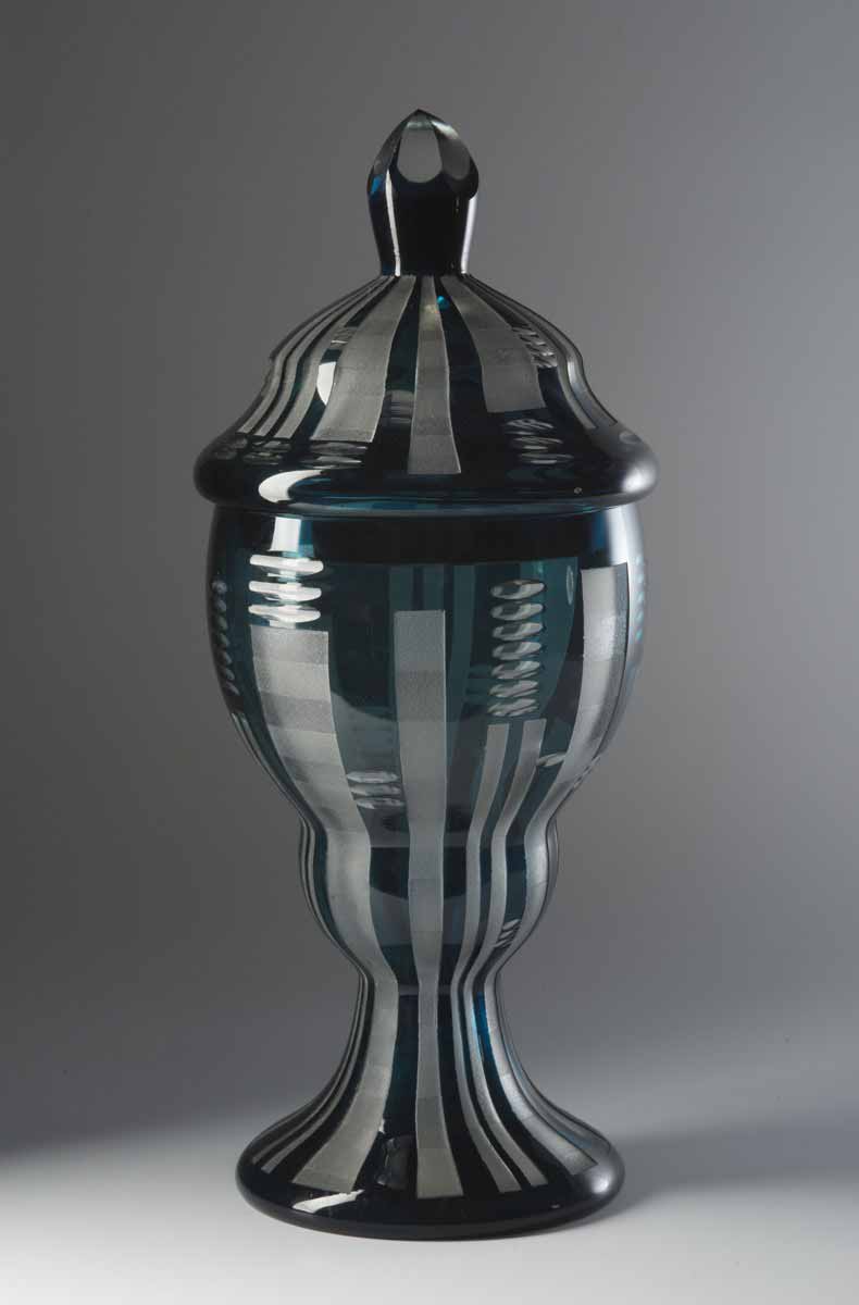 Pohár s víkem ve stylu art deco