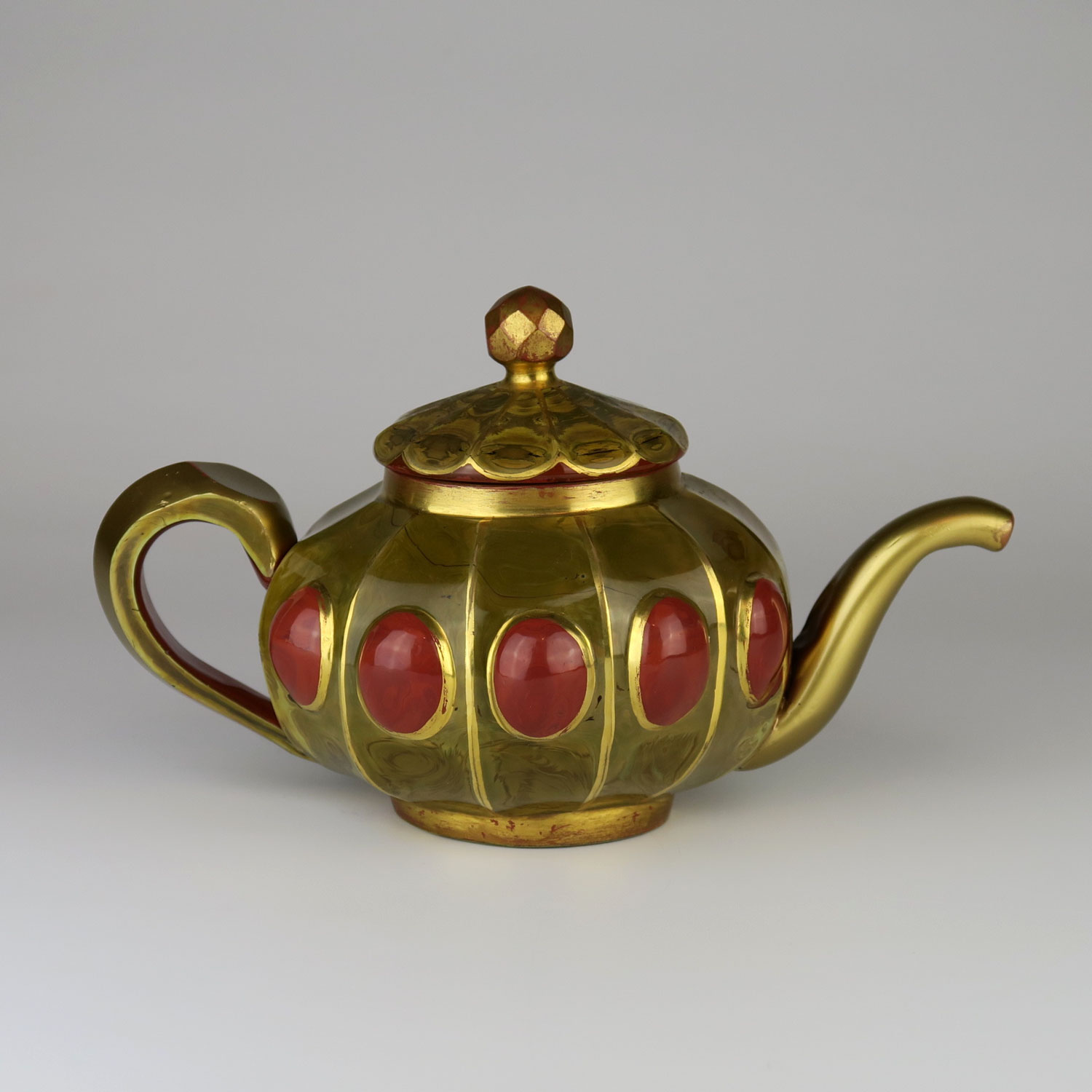 Biedermeierová lithyalinová konvička