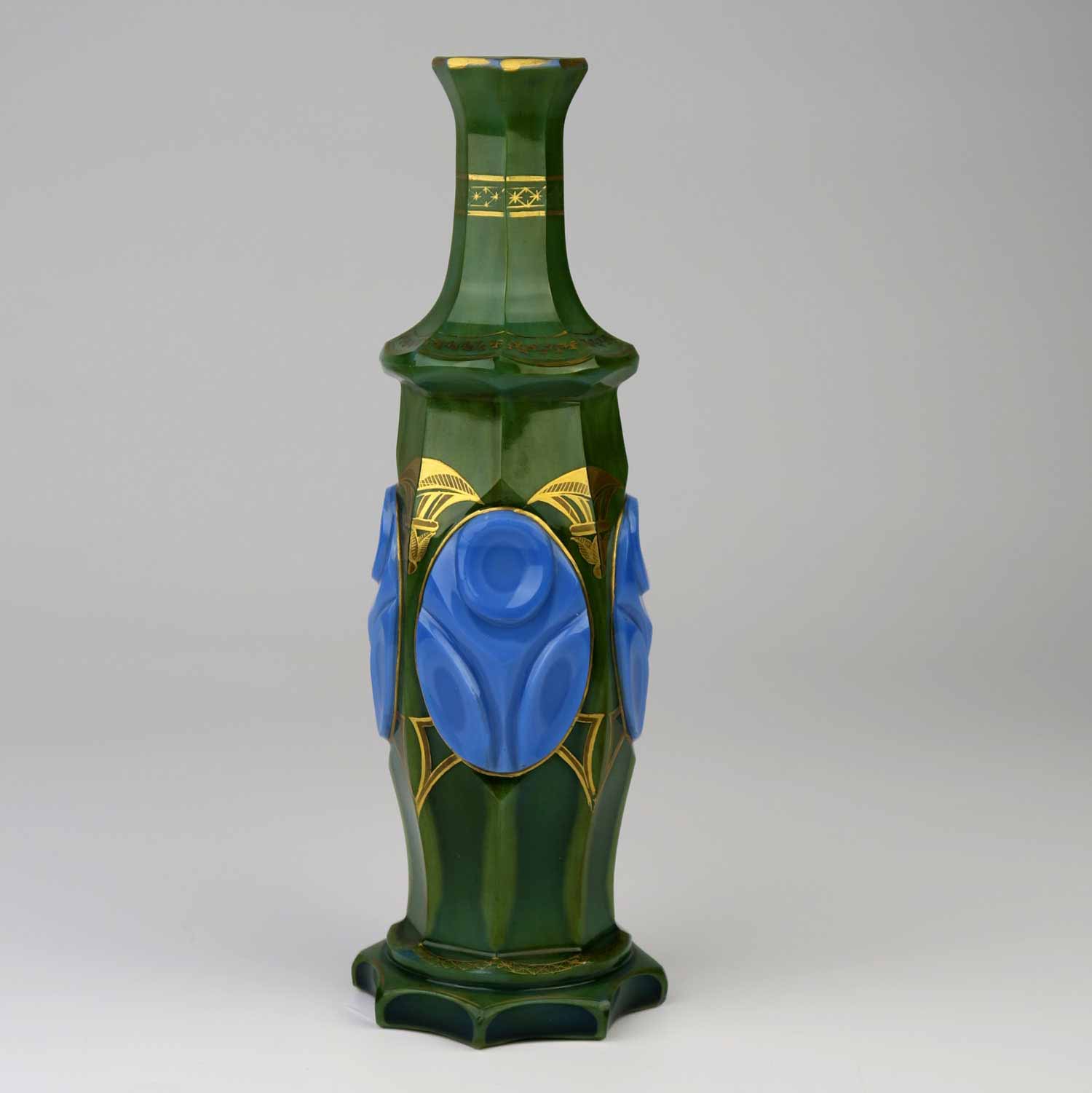 Biedermeierový agatinový flakon